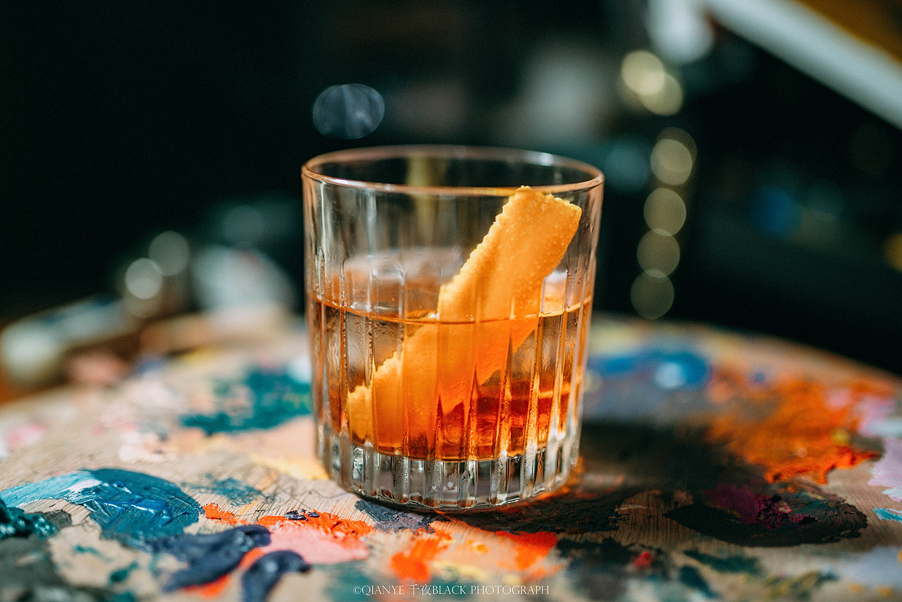 她,与一杯尼格罗尼°