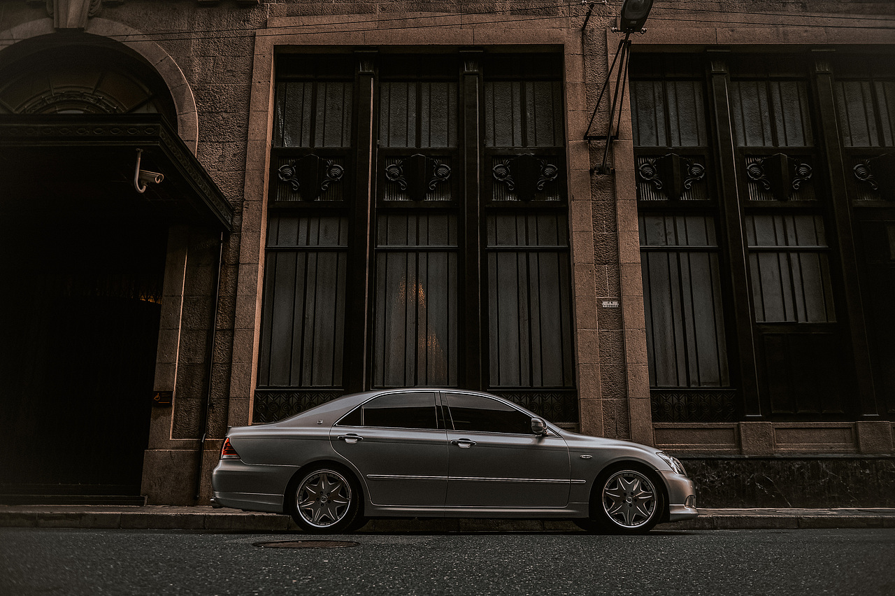 《褪去-12代丰田皇冠》_想·享摄影（图ZMjU3NDg1NDMy） - 其他摄影 - 站酷设计师Image想原创素材 - 站酷ZCOOL