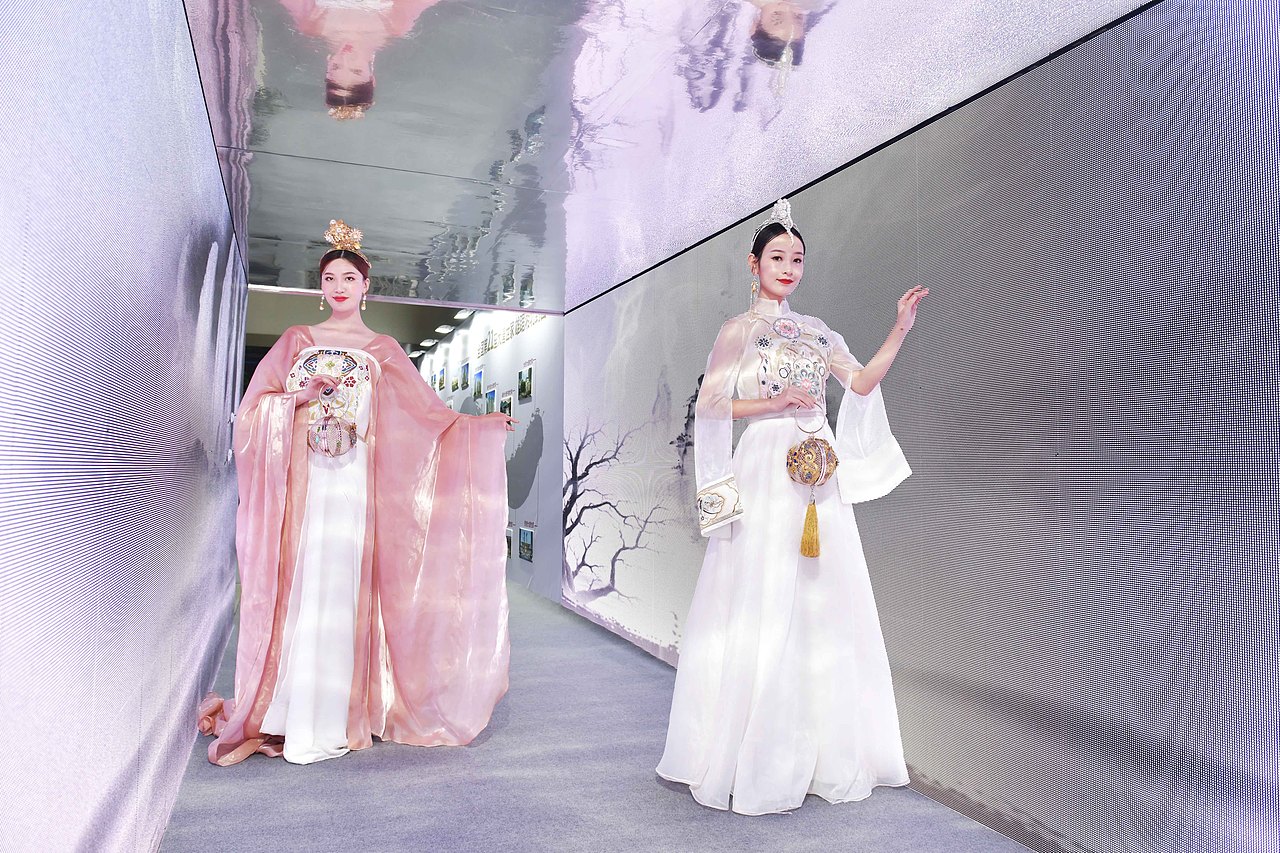 地产品牌发布会（图ZMTg1MDk5MzMy） - 舞台美术 - 站酷设计师三云原创素材 - 站酷ZCOOL