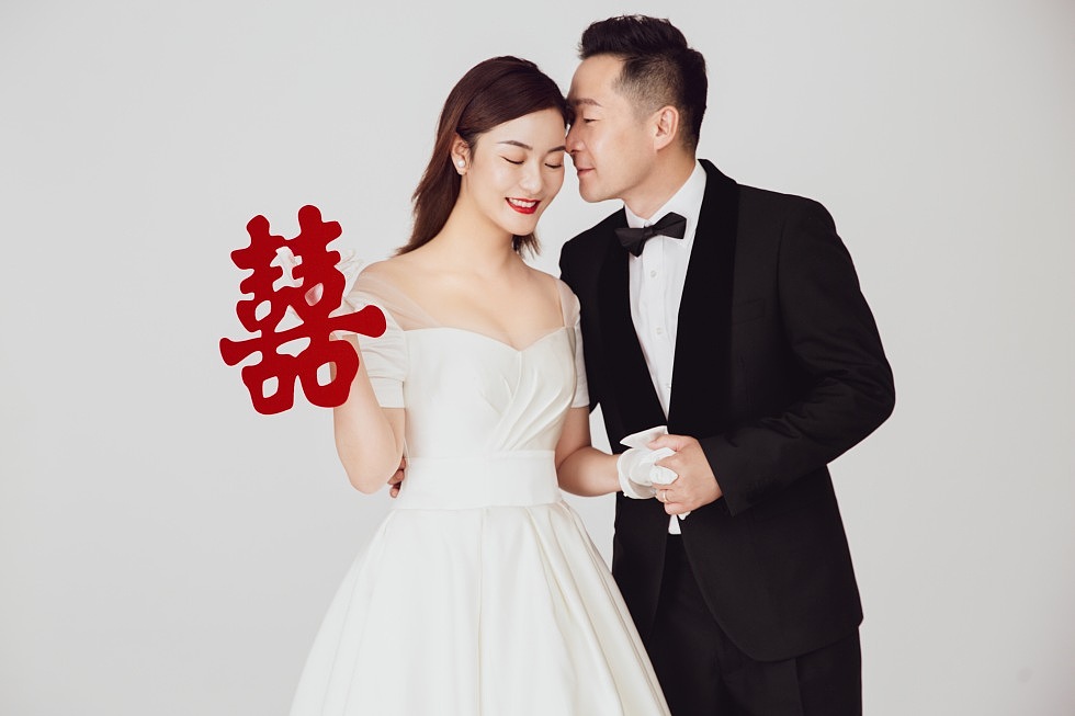 乌鲁木齐四仟纪内景婚纱照简洁淡雅的美（图ZMjQ0MjYxMDQ4） - 人像摄影 - 站酷设计师新疆四仟纪摄影原创素材 - 站酷ZCOOL