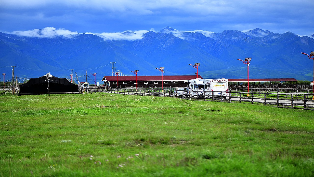 祁连山下最美的牧场