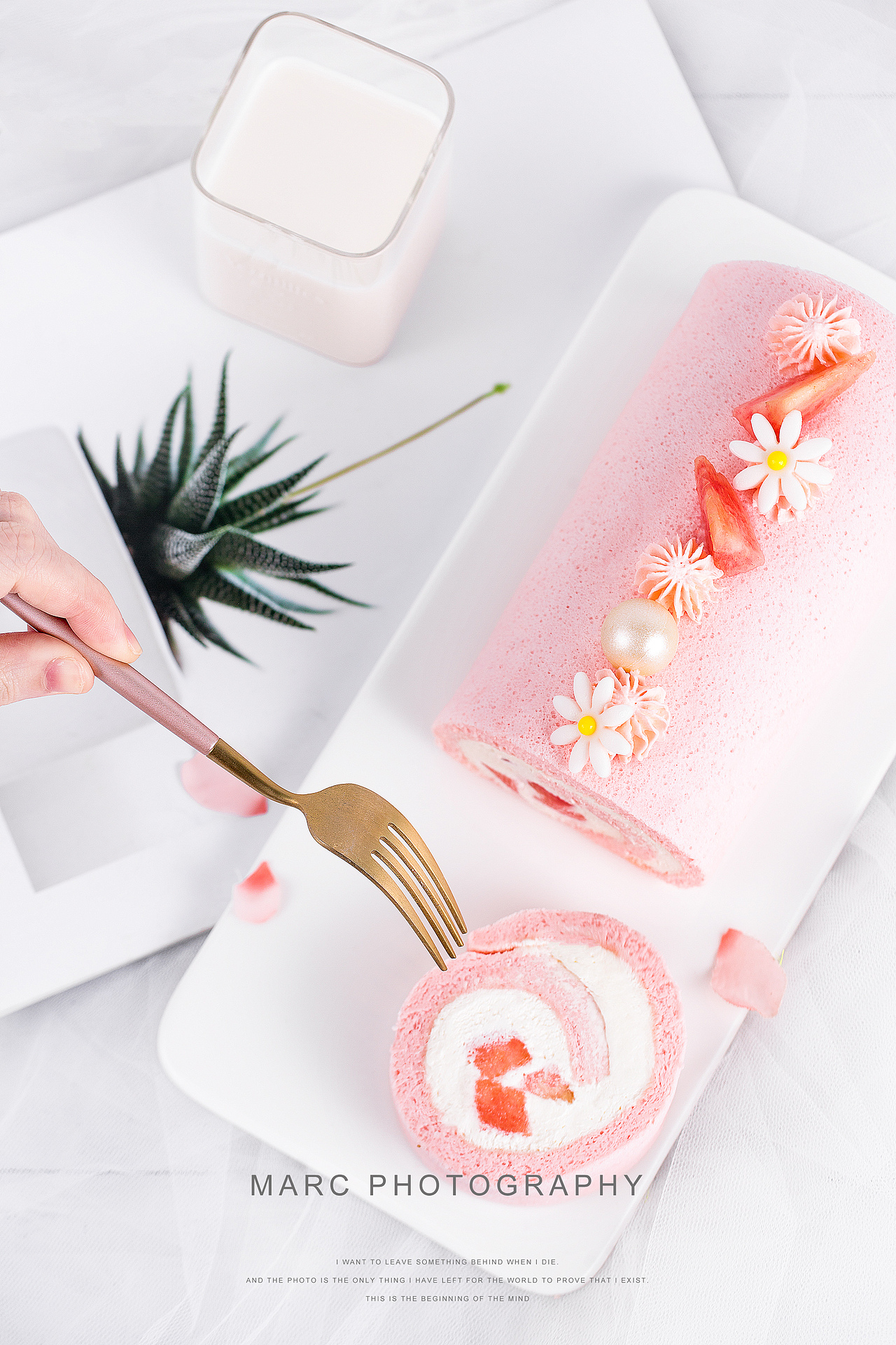 黑池-水蜜桃蛋糕卷（圖ZMTU1ODU3Mjg4） - 產(chǎn)品攝影 - 站酷設(shè)計師marc223原創(chuàng)素材 - 站酷ZCOOL