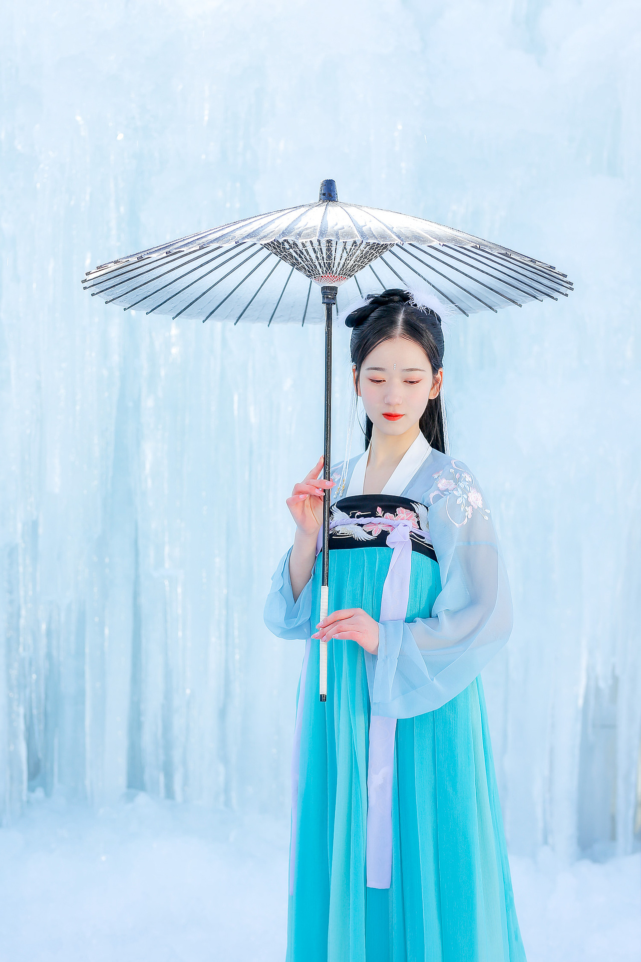 冰肌玉骨自清凉无汗水殿风来暗香满