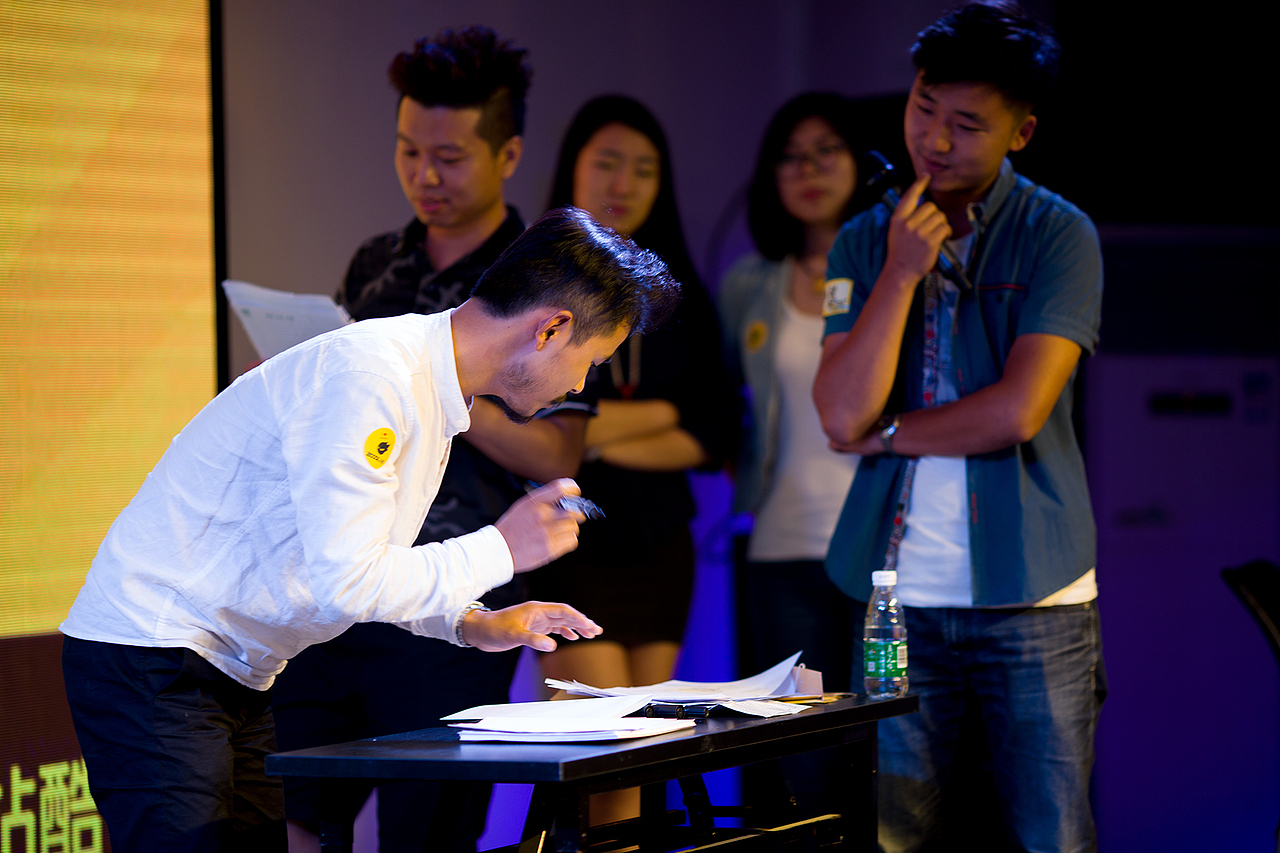 站酷九周年设计师大趴-洛阳站花絮（图ZMzM3NjA4ODA=） - 人文/纪实摄影 - 站酷设计师鲍鲍先生原创素材 - 站酷ZCOOL