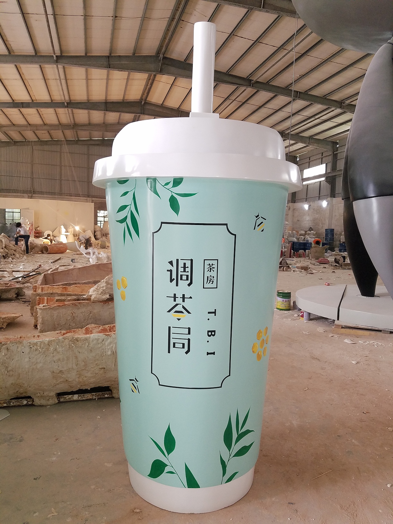 大型定制玻璃钢仿真奶茶杯雕塑杯子瓶子造型摆件