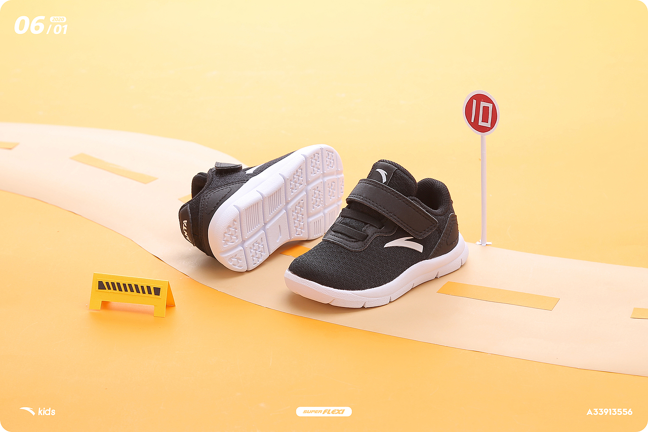 安踏童鞋棚拍|创意静物摄影|学步鞋拍摄（图ZMTk0OTg4ODMy） - 产品摄影 - 站酷设计师博纳罗蒂i原创素材 - 站酷ZCOOL