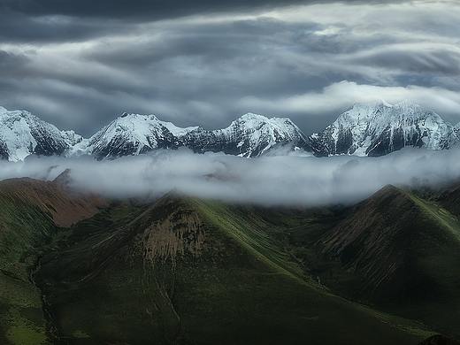 贡嘎群山