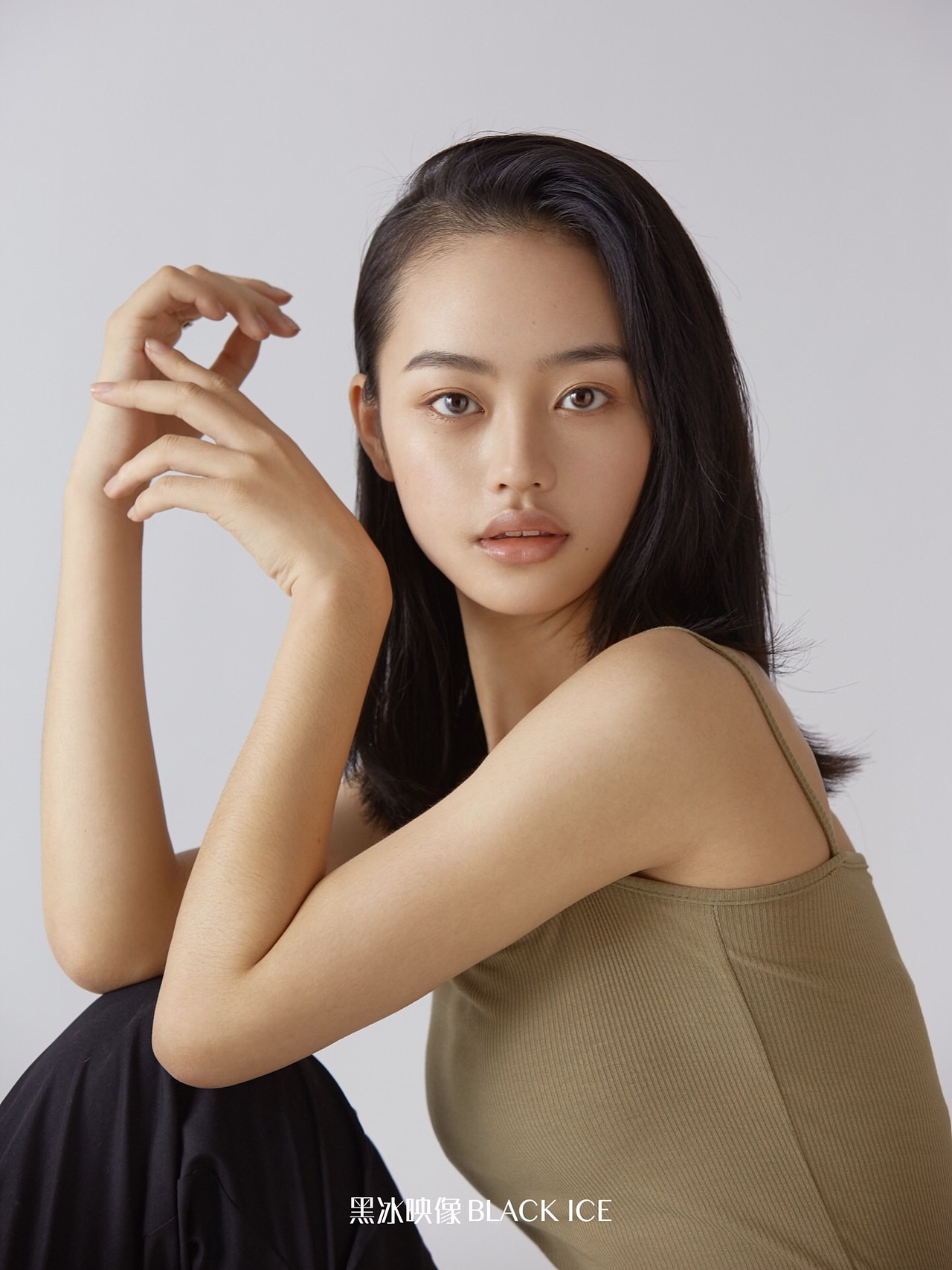 一縷陽光&一面鏡子——人像寫真（圖ZMTc0MzMyMjk2） - 時(shí)尚/藝術(shù)攝影 - 站酷設(shè)計(jì)師攝影師張伍濤原創(chuàng)素材 - 站酷ZCOOL