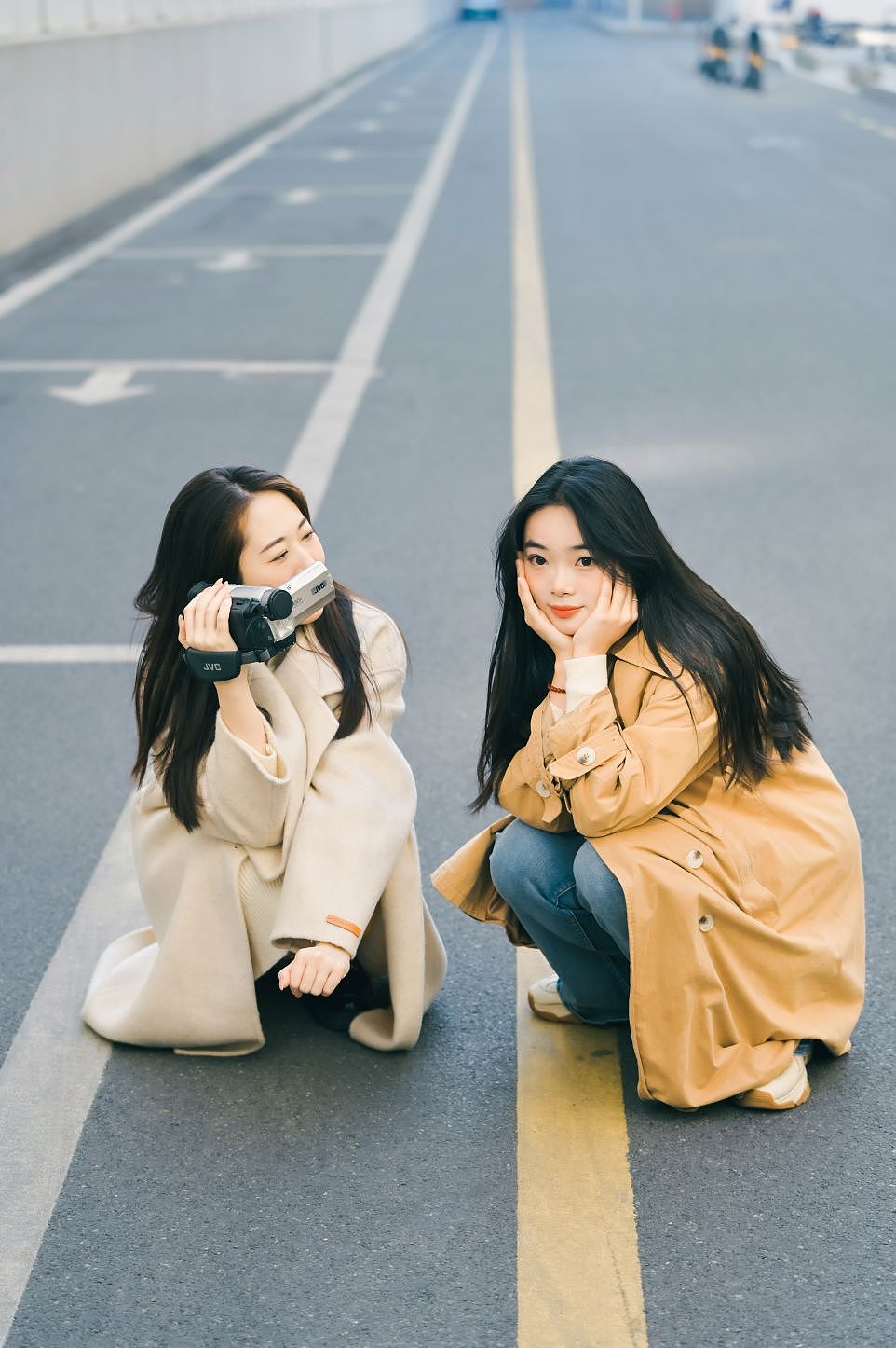 闺蜜拍照（图ZMzU5NzM5OTQ0） - 人像摄影 - 站酷设计师张基展原创素材 - 站酷ZCOOL