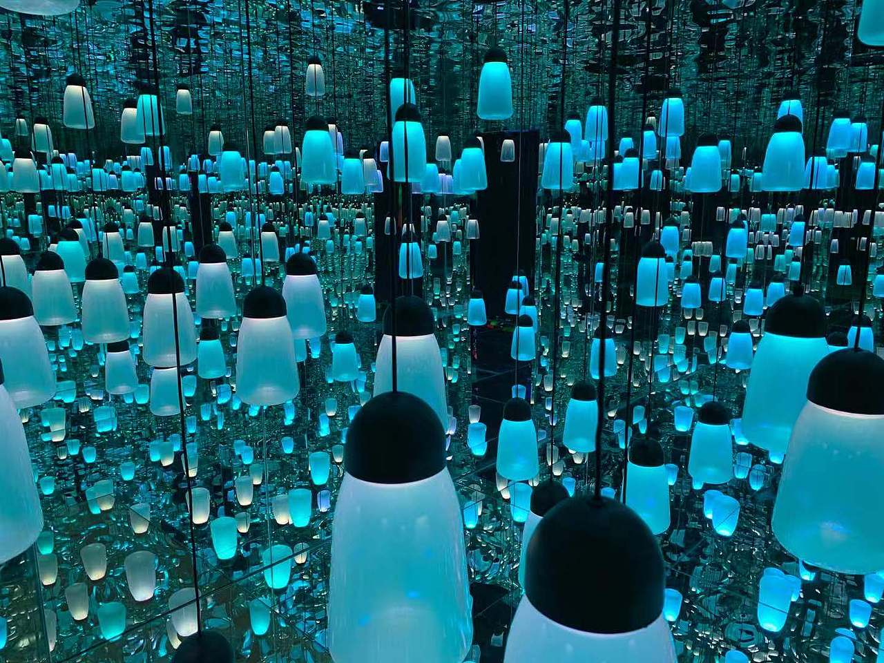 首家全方位光影艺术馆输出团队星空艺术馆抢先体验型