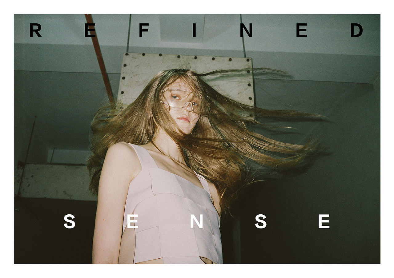 as if in a dream 如入梦境.