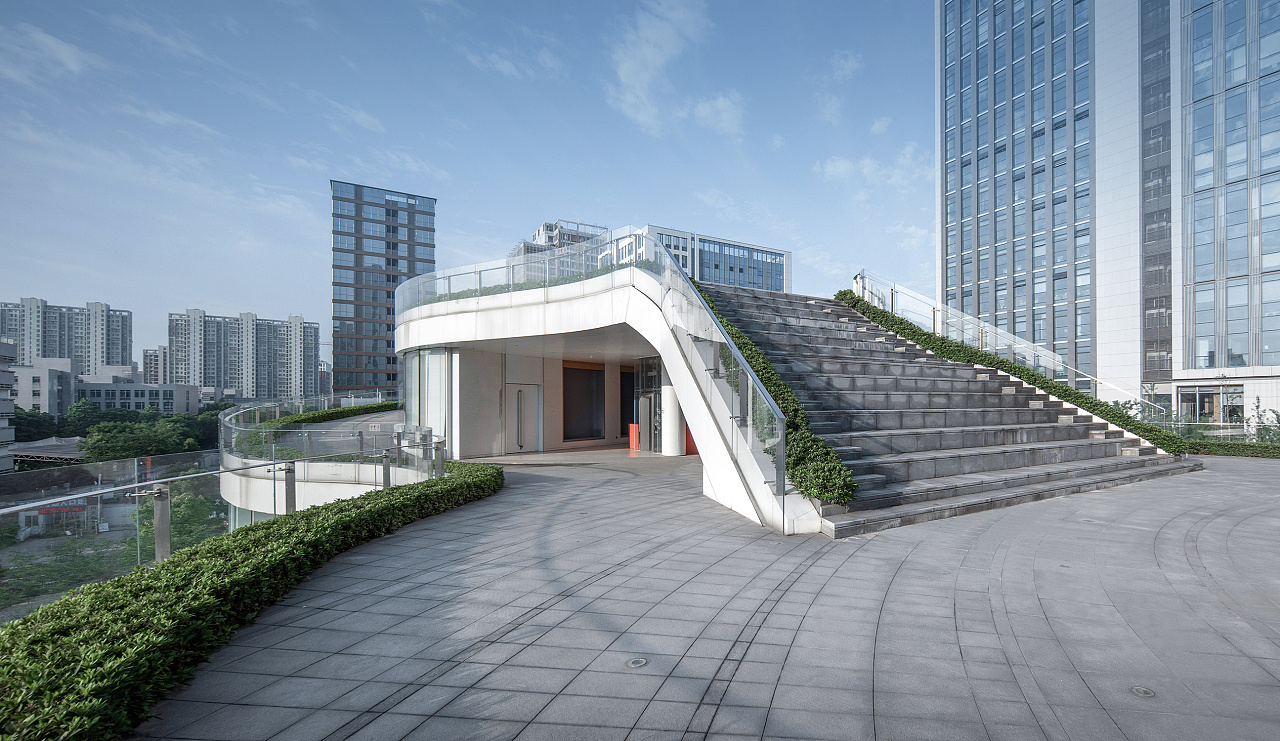 收藏 项目位于万科中心东南角,沿街 收藏 建筑南侧 收藏 西侧,南侧