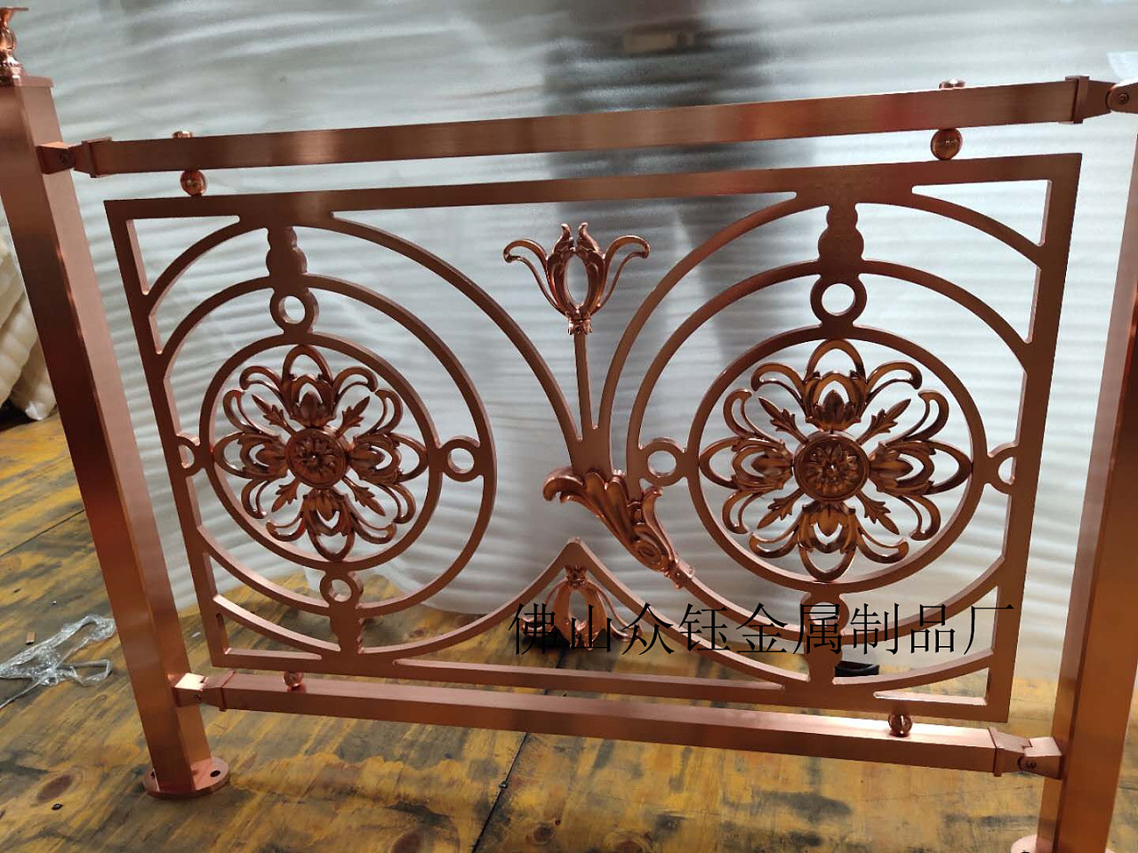 售楼部玫瑰金楼梯护栏包安装