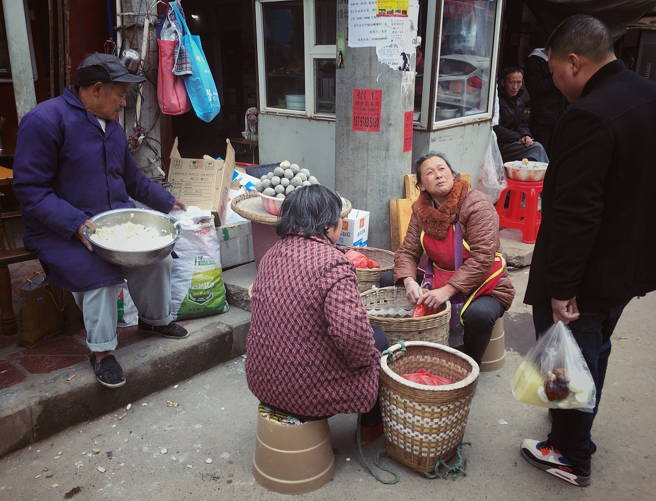 小县城沸腾热闹的集市