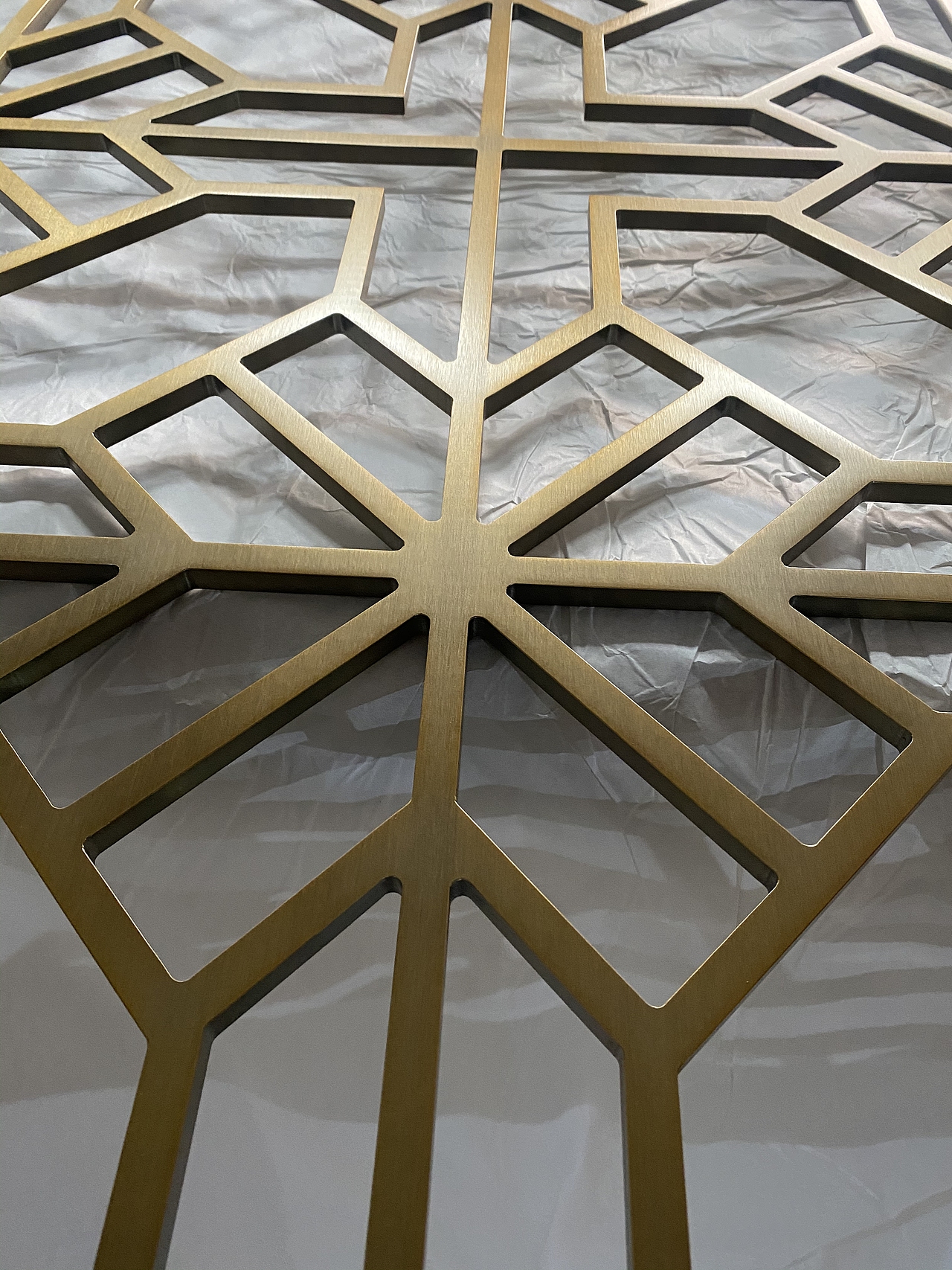 杭州会所铝板雕花屏风 铝艺雕花背景墙爱不释手