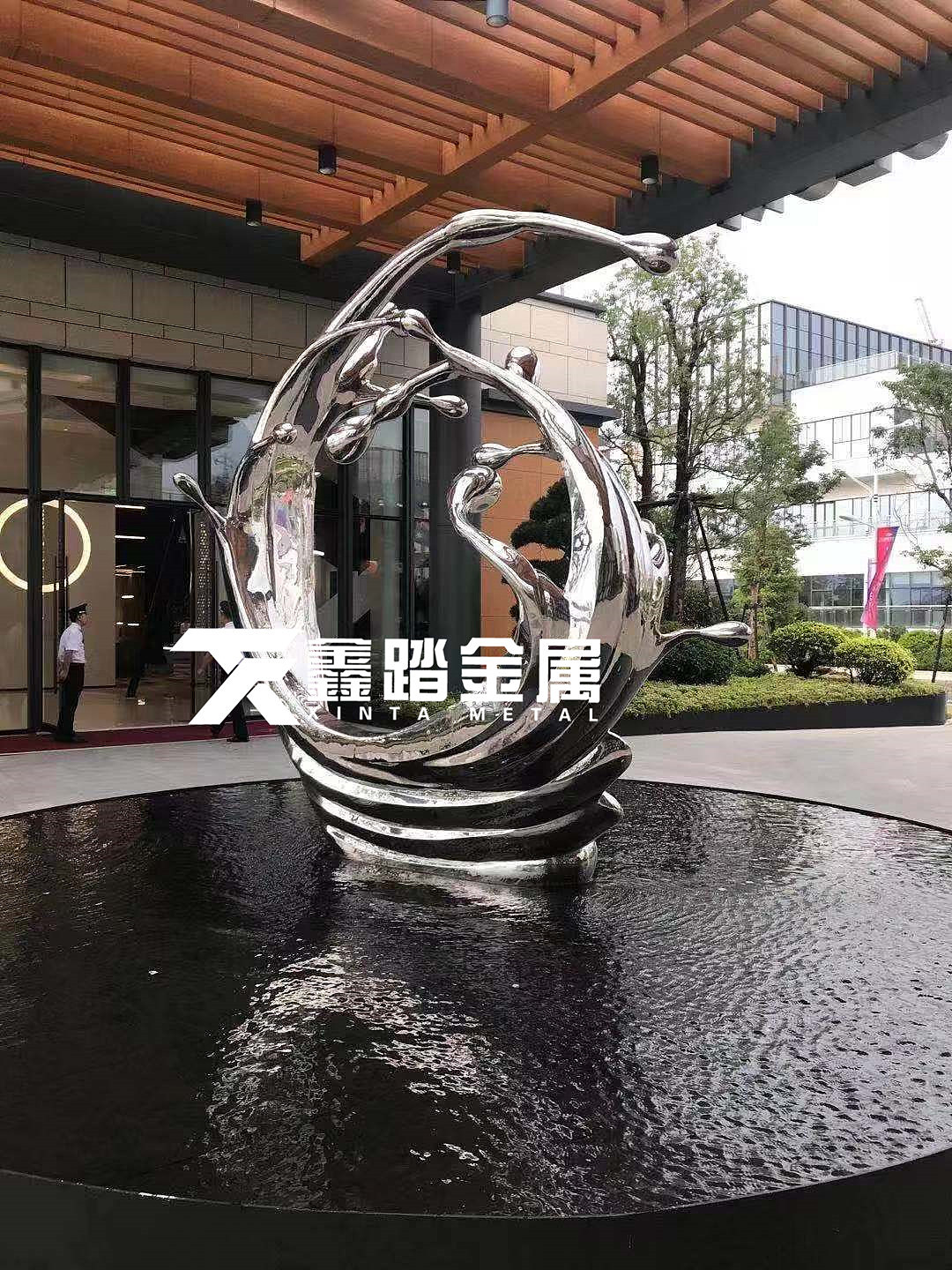 定制营销中心水景雕塑手工锻造镜面不锈钢浪花雕塑图片