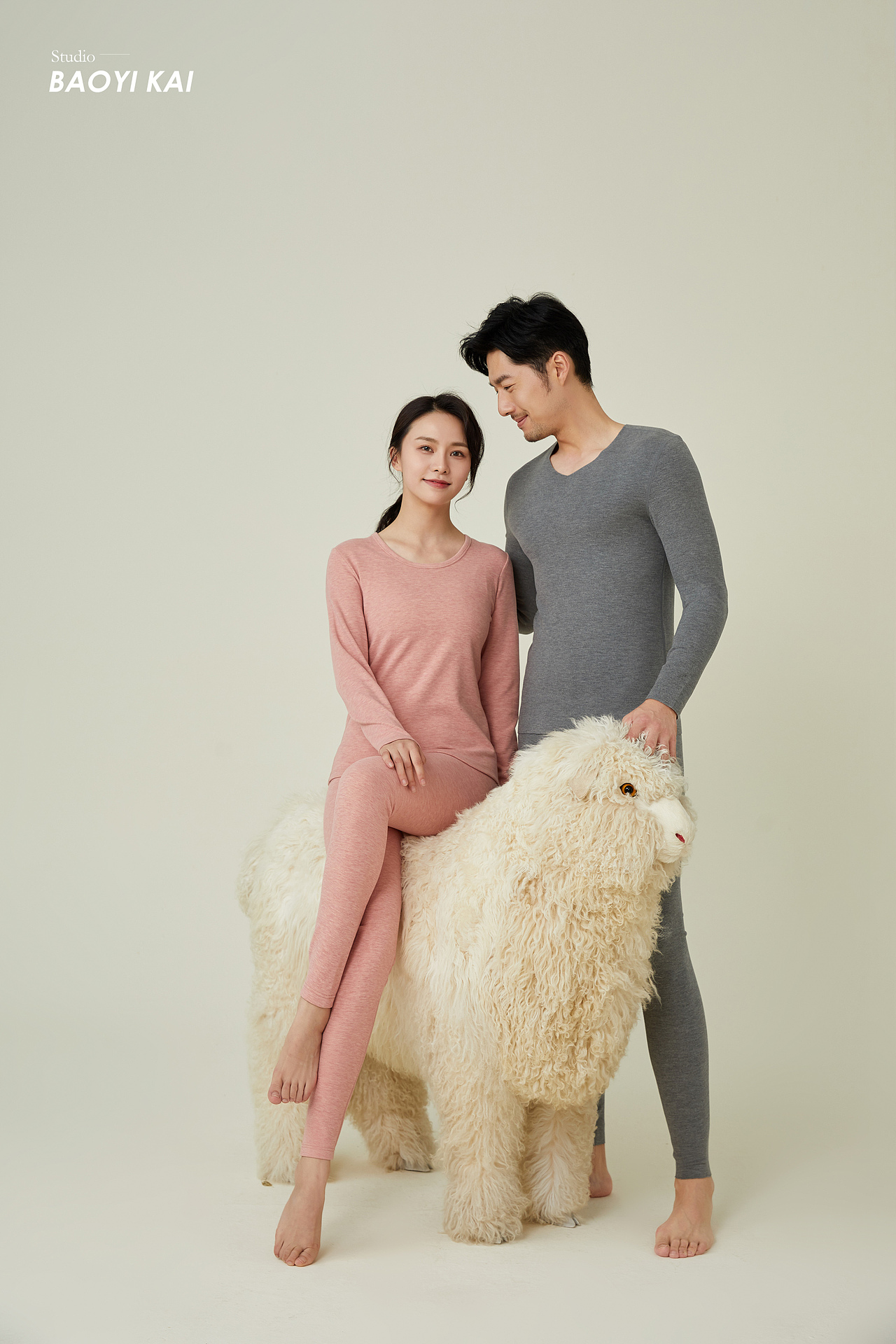 保暖内衣情侣套装摄影作品案例分享（图ZMzQyOTM2OTU2） - 人像摄影 - 站酷设计师摄影师包一凯原创素材 - 站酷ZCOOL