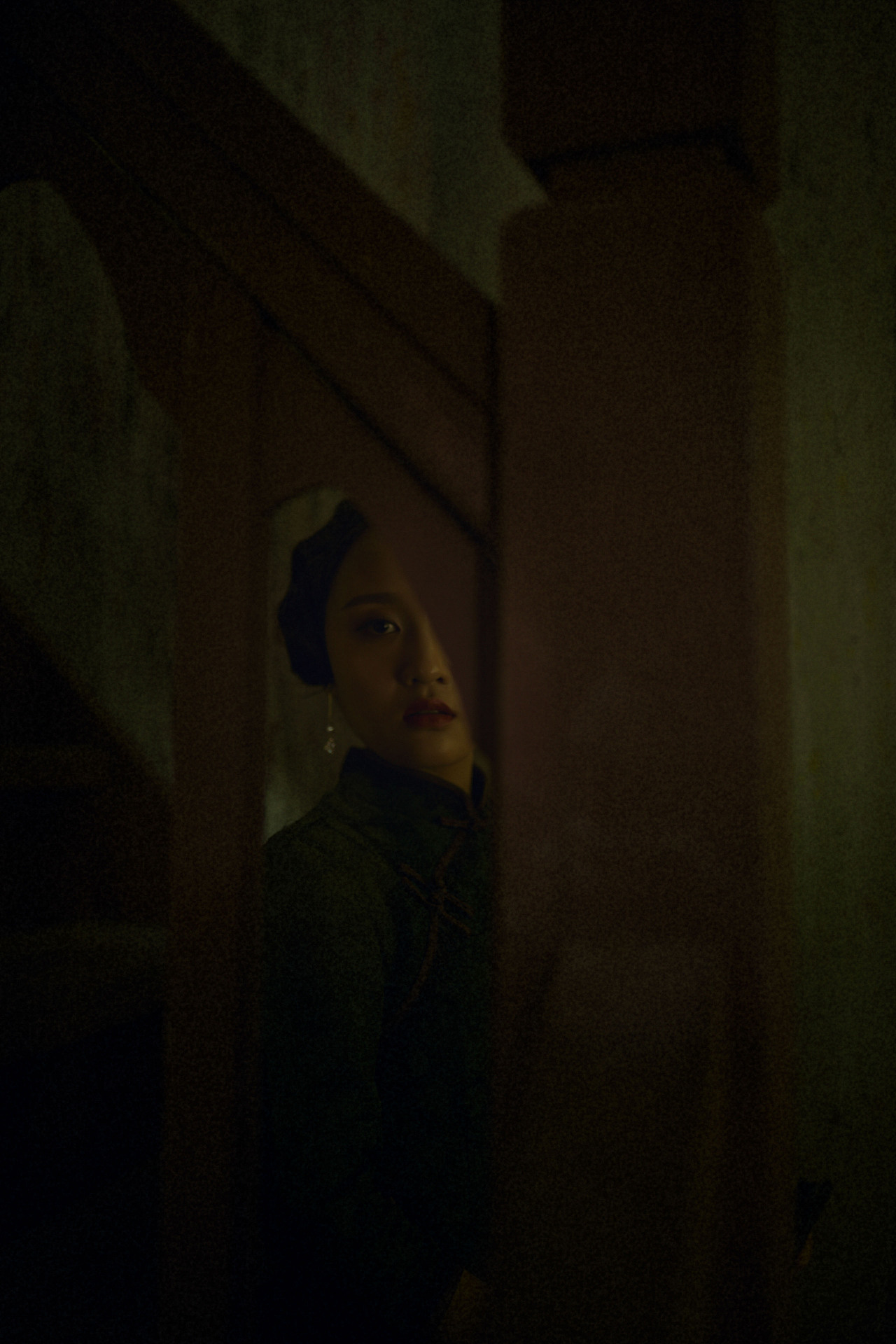 庭院深深（图ZMTYwMzIxNzY0） - 人像摄影 - 站酷设计师摄影师上房揭瓦原创素材 - 站酷ZCOOL