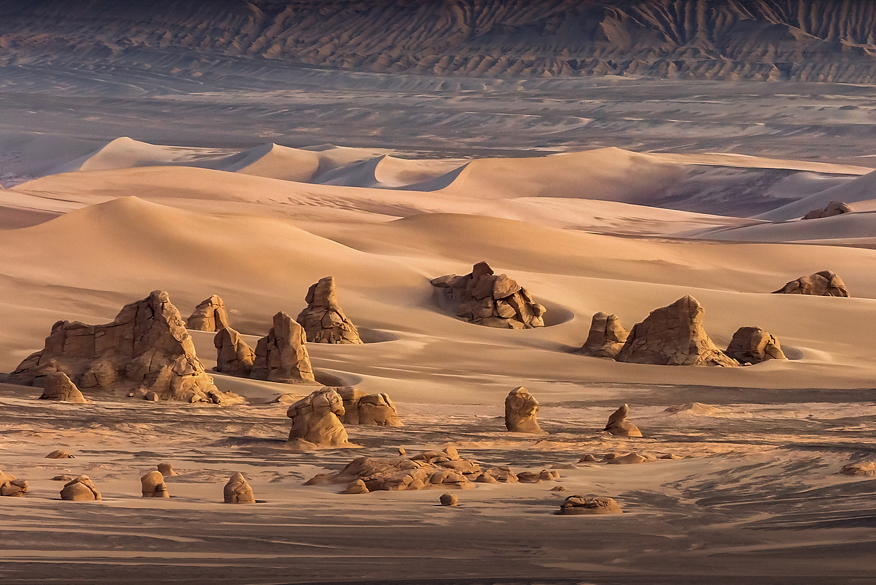 你见过新疆哈密的异域雅丹吗？（图ZMjE0MjEzNTEy） - 风光摄影 - 站酷设计师新疆摄影家沈久泉原创素材 - 站酷ZCOOL