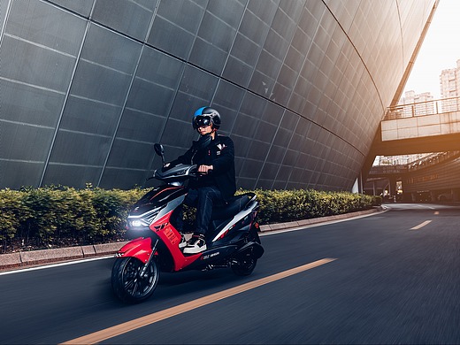 绿能电动车— x7