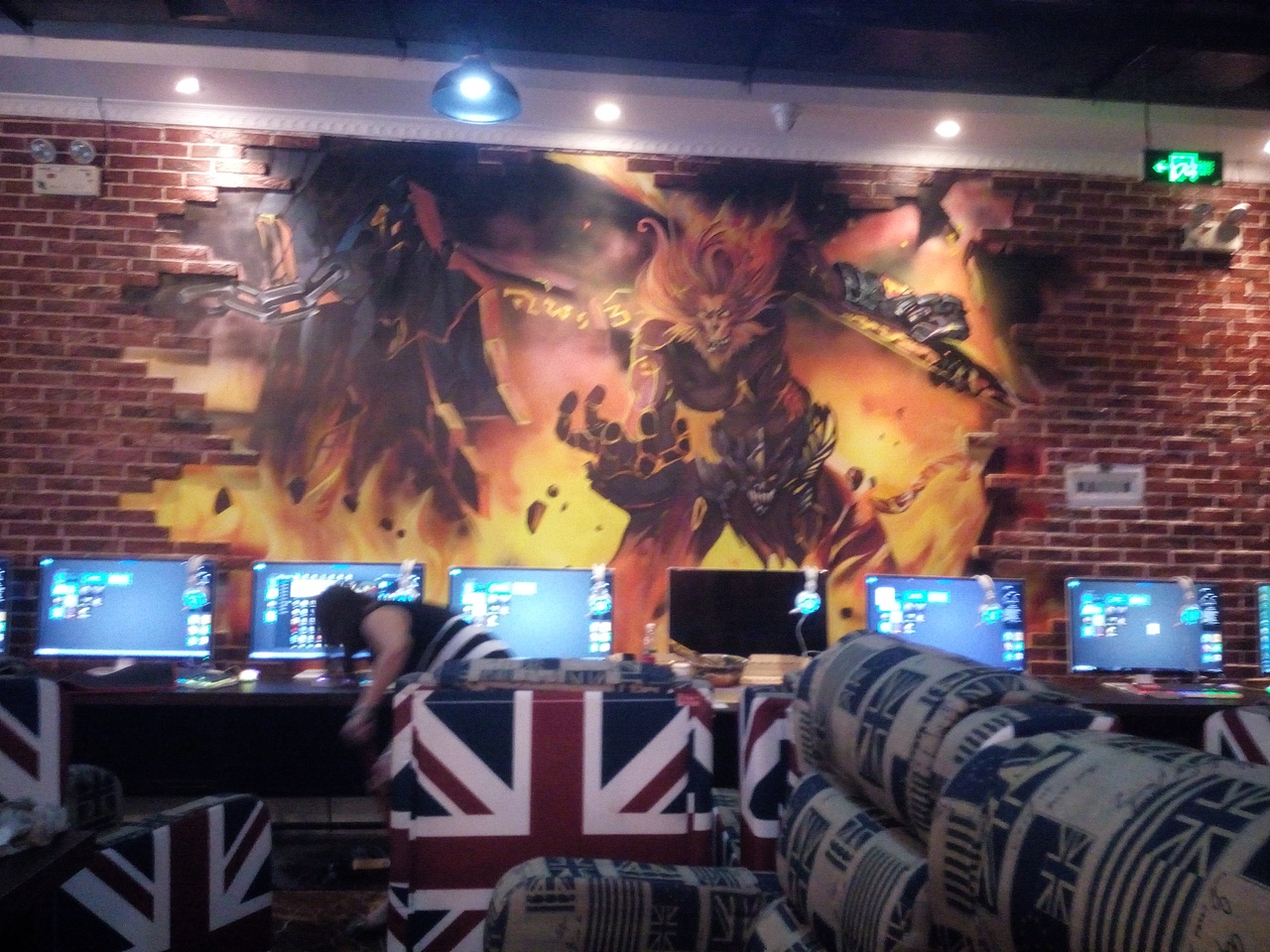 據(jù)點壁畫（圖ZODQwODk5NDA=） - 新銳潮流插畫 - 站酷設(shè)計師淋一場雨會醉原創(chuàng)素材 - 站酷ZCOOL