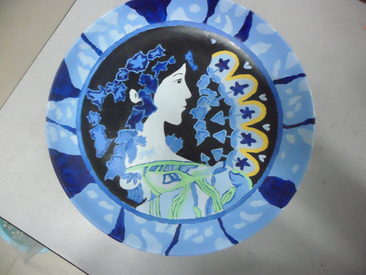 手绘盘子马勺最炫民族风丙烯画