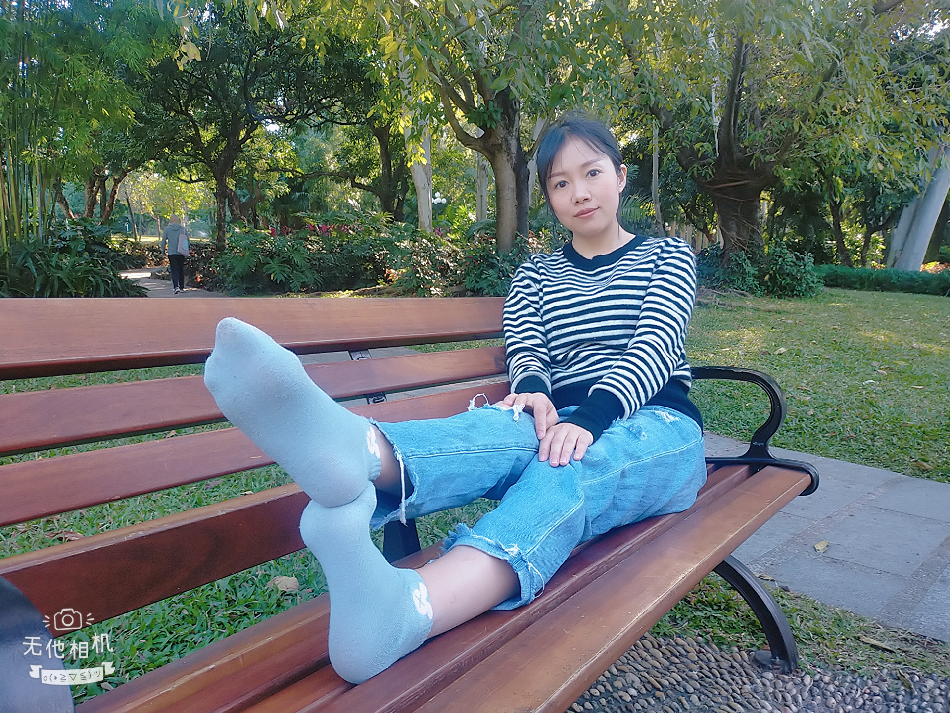 丁艳姐姐在荔枝公园穿着浅蓝色袜子挺漂亮36p