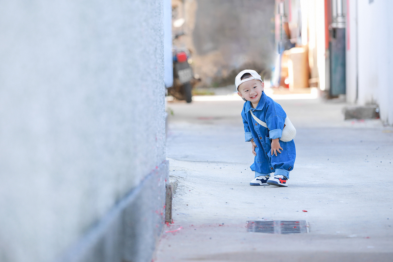 鄉(xiāng)村小道也能拍潮服[ppb嗶嗶][ppb嗶嗶]（圖ZMjk2MTc4OTU2） - 人像攝影 - 站酷設(shè)計(jì)師Cici小焌熙原創(chuàng)素材 - 站酷ZCOOL