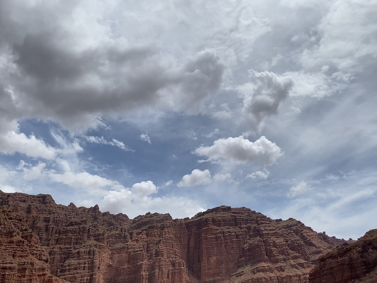 新疆托木尔峰大峡谷