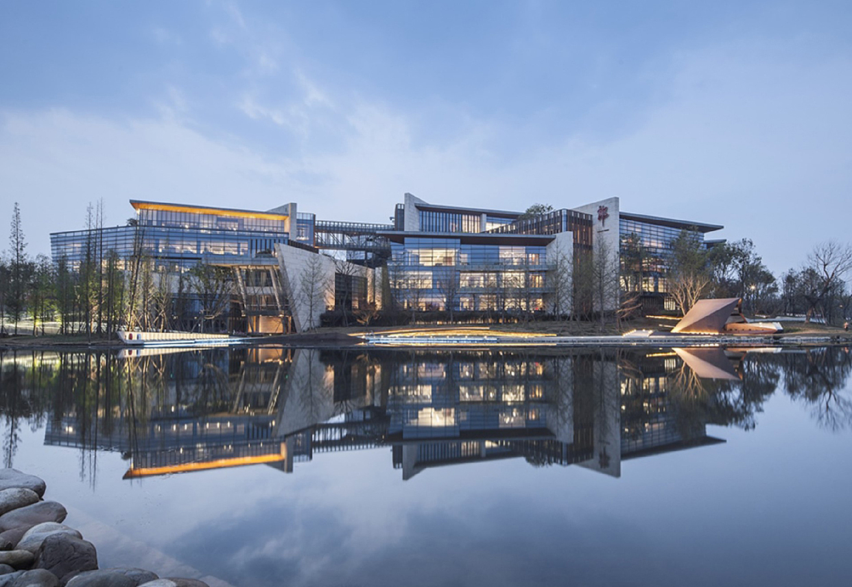 麓湖郎酒总部导视系统