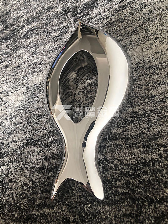 不锈钢鱼群 镜面不锈钢抽象小鱼雕塑 手工锻造特别之处
