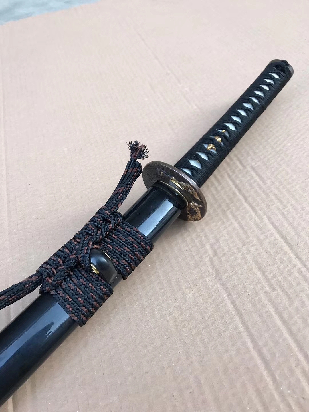 自炼钢三枚夹钢 地肌上研  白铜梨子地牡丹拵 打刀和风日式合口拵短刀