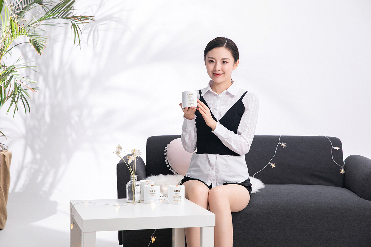 香薰蜡烛模特拍摄（图ZMjAzNTA4MjQ4） - 生活用品 - 站酷设计师电商视觉服务商原创素材 - 站酷ZCOOL