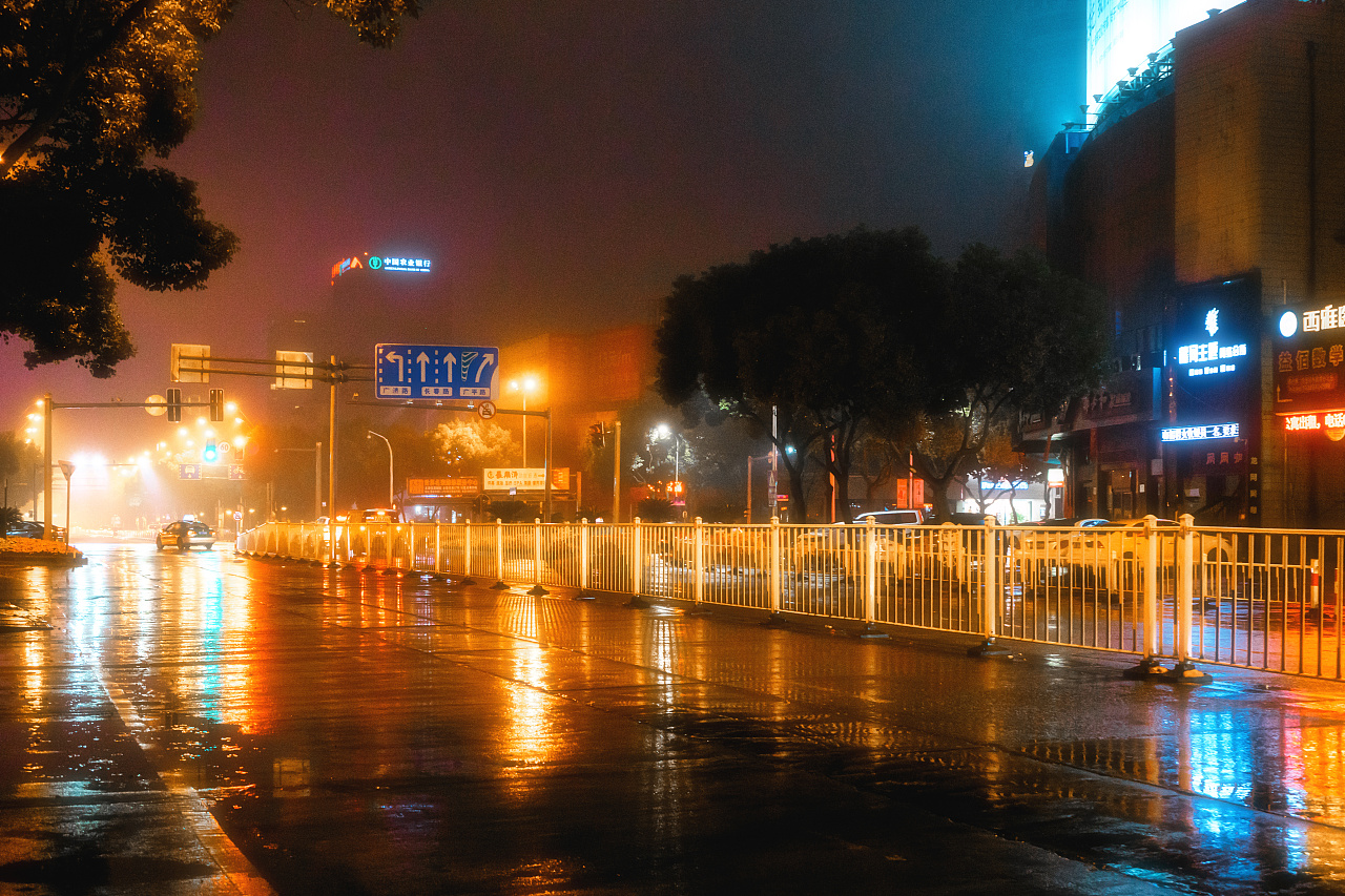 雨后街道意境图片