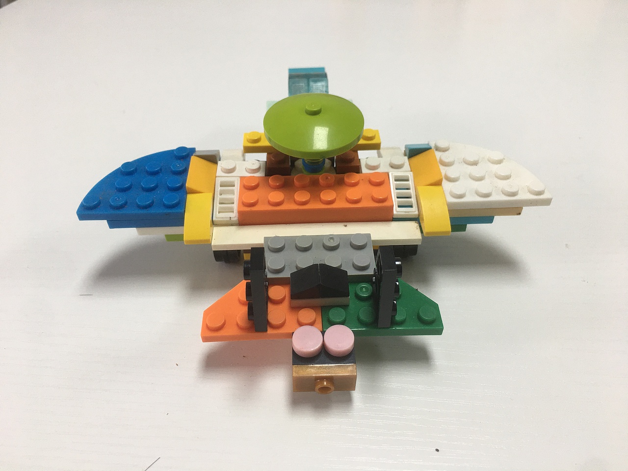 散的积木随便拼装