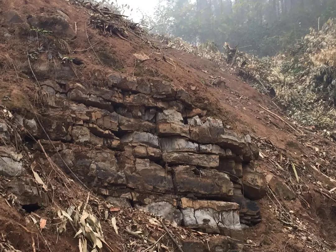 国画石如何形成的 《亿万年矿山风化层地貌 》