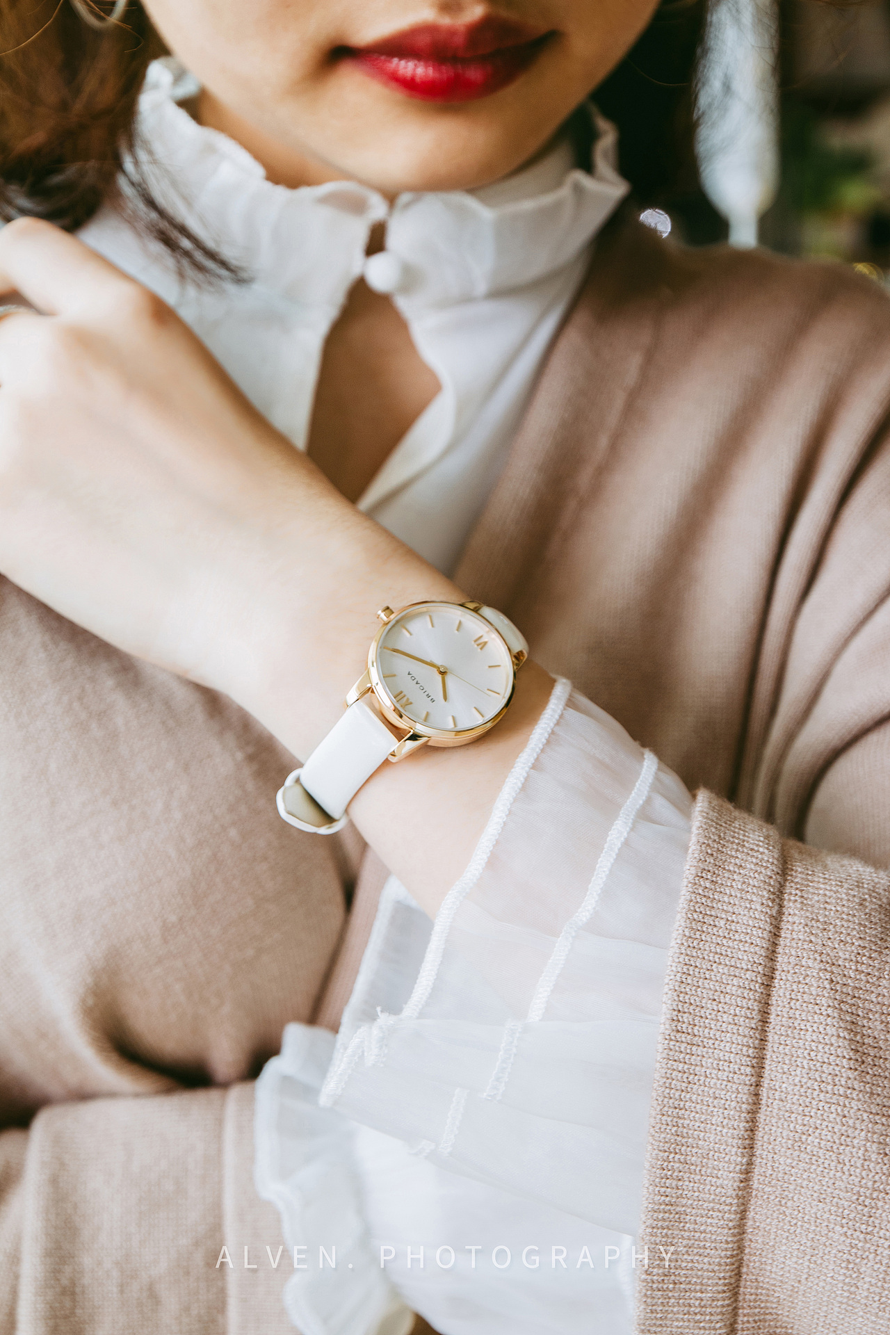 简约复古小清新女士腕表模特手戴图拍摄