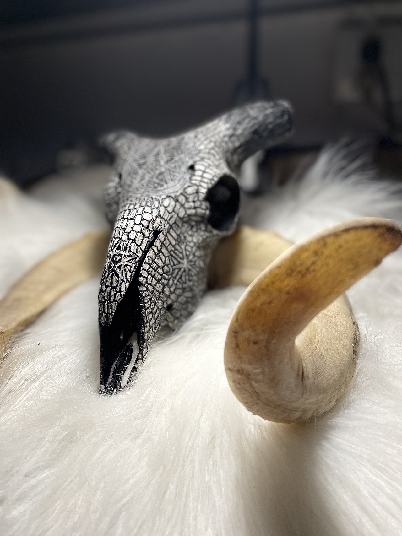 羊头骨雕工艺摆件|手工艺|工艺品设计|潦草线条_原创作品-站酷(zcool)