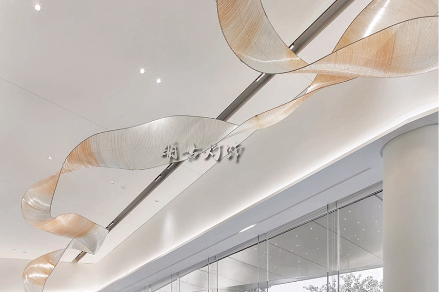 渐变色飘带灯 光影丰富空间层次感