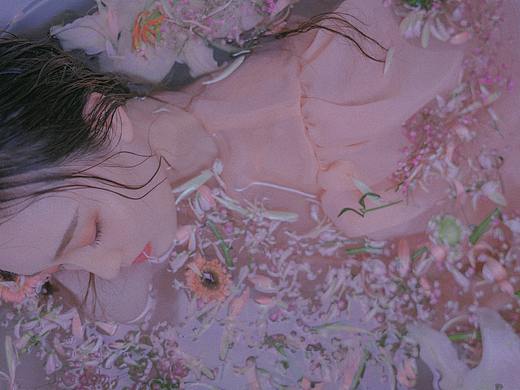 缀满