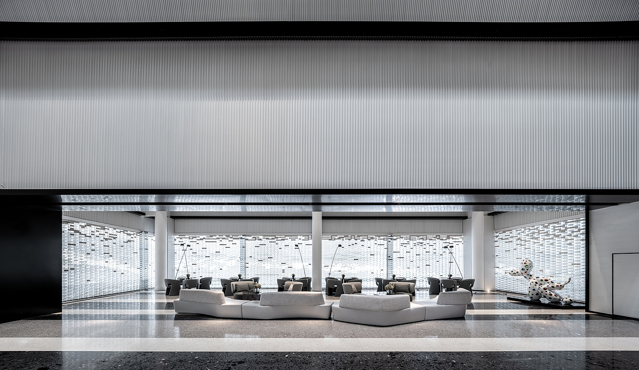 Walk The Line|阳光城·翡丽山 ✕ 潮玩艺术