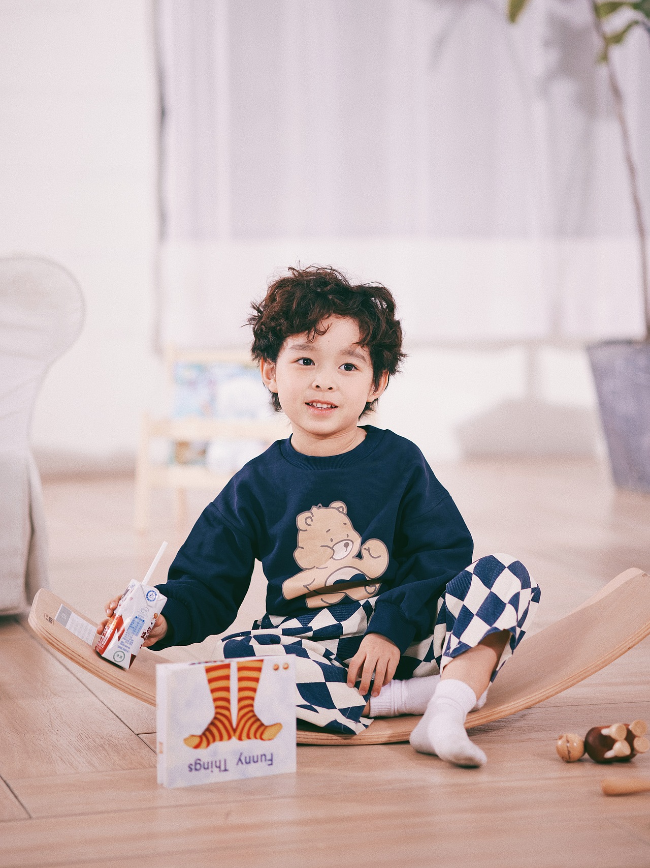 QQ星&平衡木品牌联动平面摄影作品（图ZMjkyOTkxODQ0） - 人像摄影 - 站酷设计师深圳那片蓝天广告原创素材 - 站酷ZCOOL