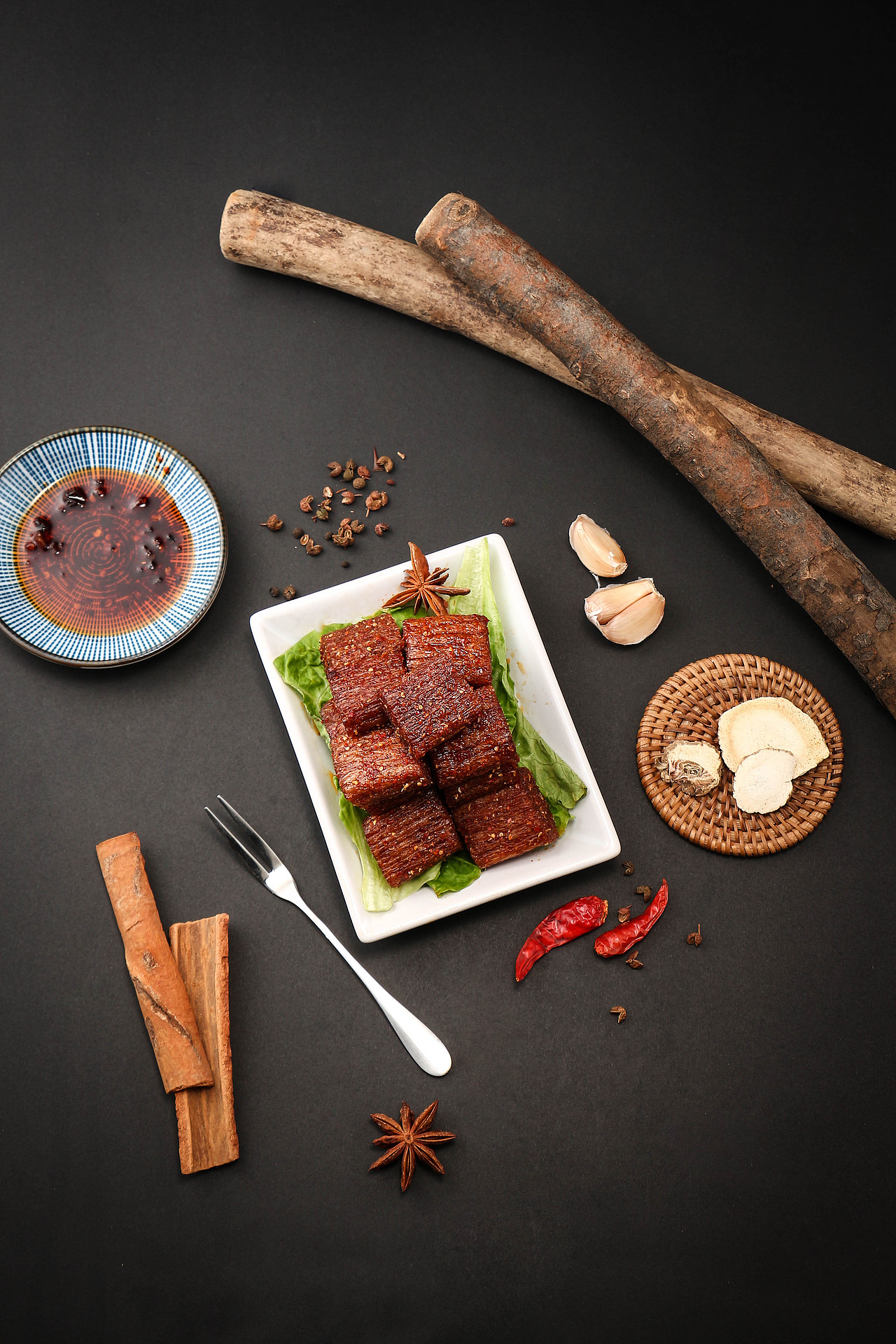 美食 辣条 场景搭配 美味 食物摄影 产品摄影（图ZNzczODMyMDA=） - 产品摄影 - 站酷设计师紫菜是一只猫原创素材 - 站酷ZCOOL