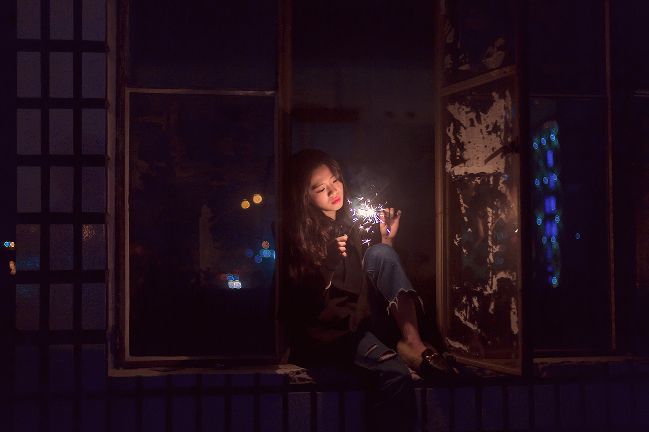 黑夜里的小仙女