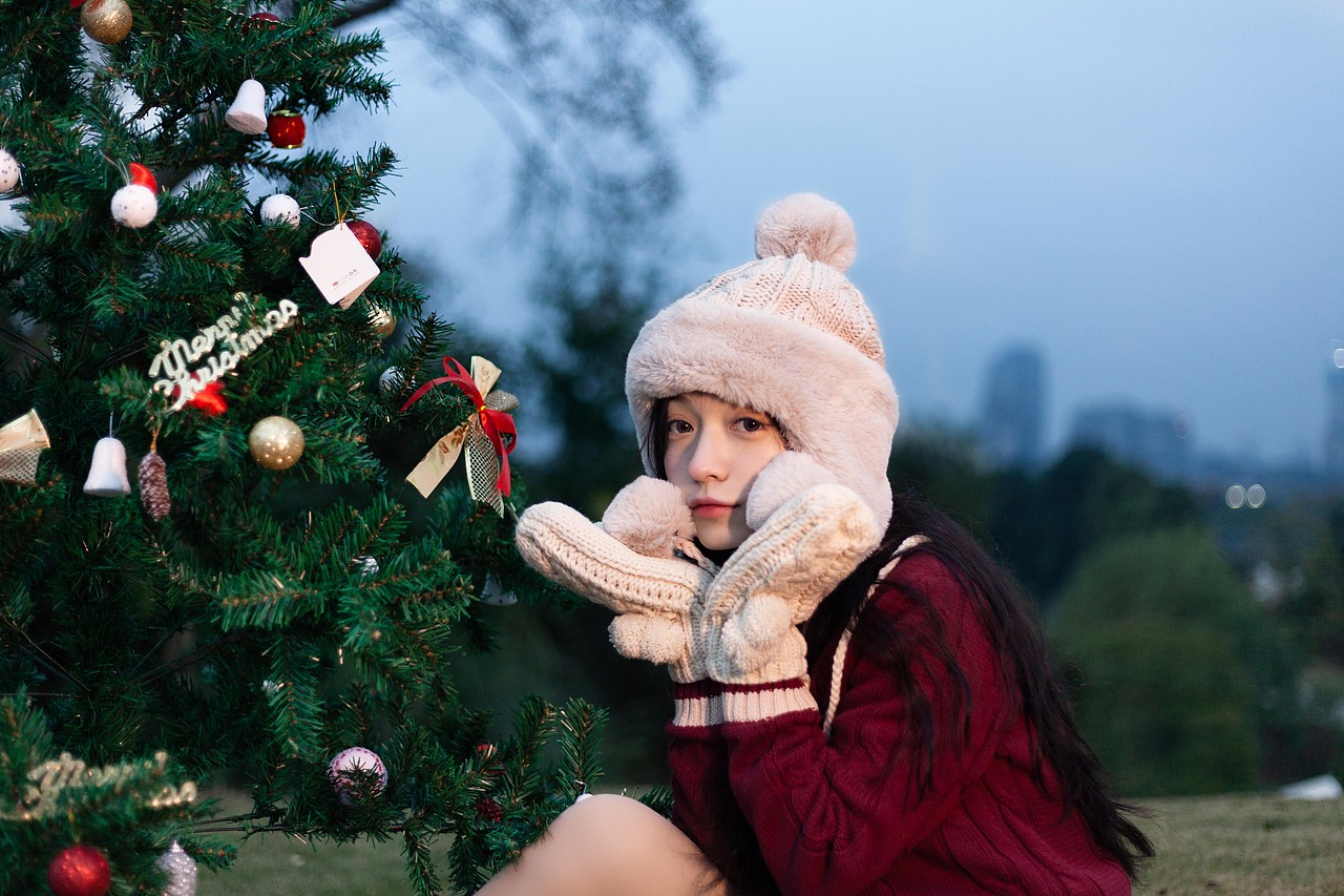 栽一棵圣诞树，结满天星辰。（图ZMjM3MDgzMzQ4） - 人像摄影 - 站酷设计师樱雨天原创素材 - 站酷ZCOOL