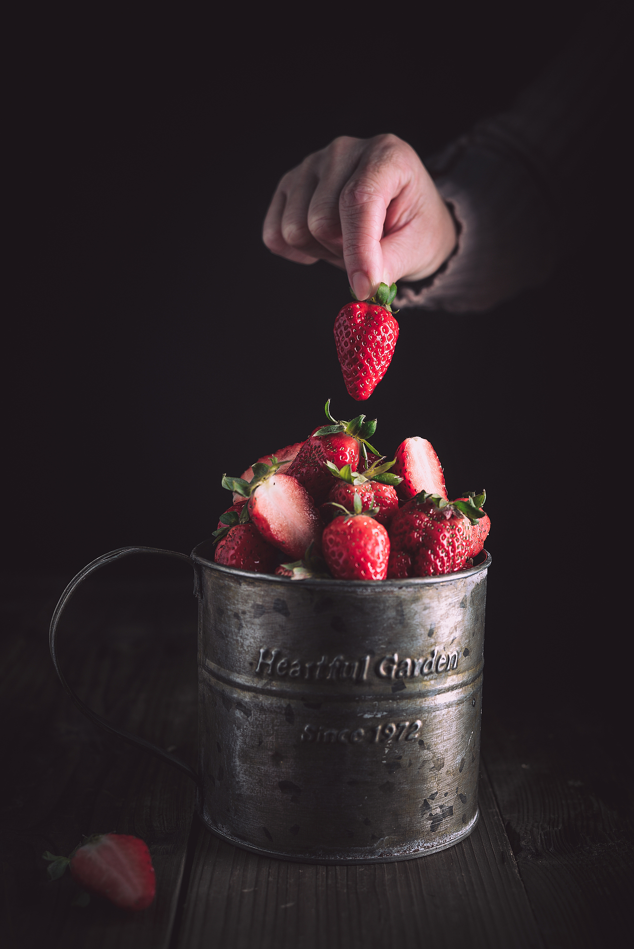 来一杯复古暗调草莓