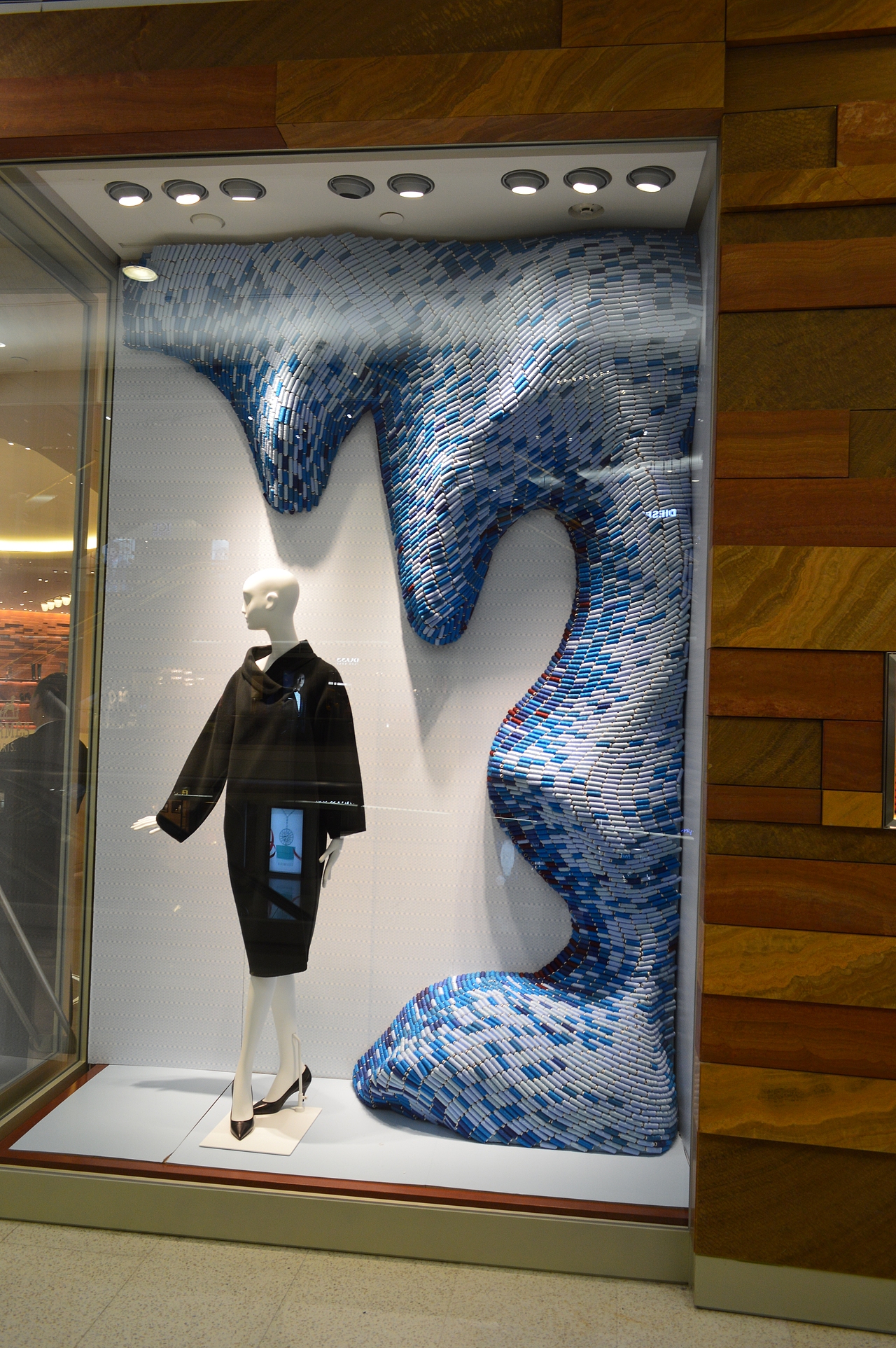 橱窗设计作品（图ZOTQzNDc3NjQ=） - 展陈设计 - 站酷设计师尚门橱窗原创素材 - 站酷ZCOOL