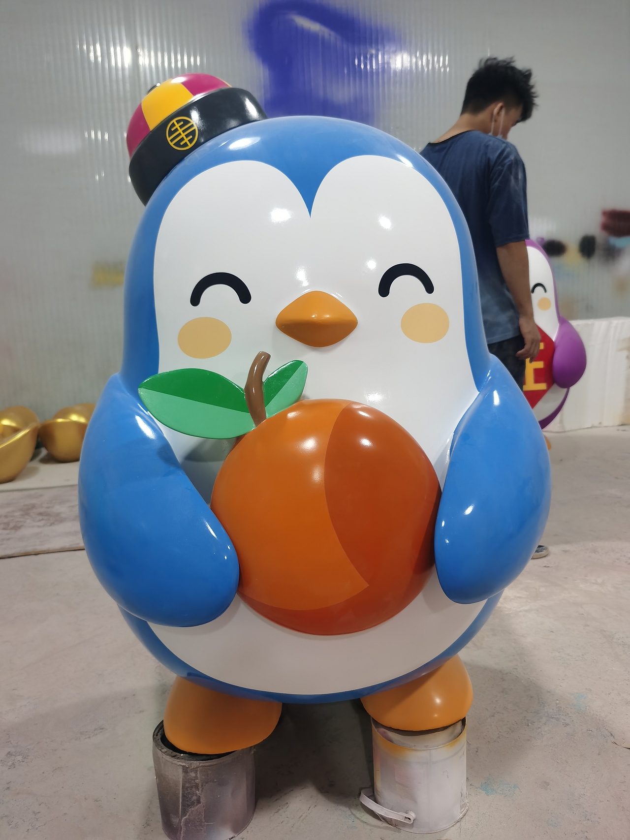 玻璃钢企鹅卡通雕塑圣诞节IP形象吉祥物人物卡通定制