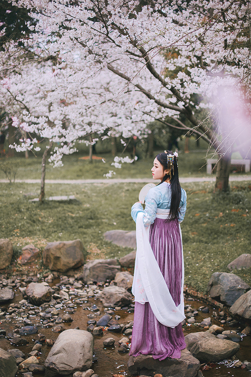 惆怅东栏一株雪