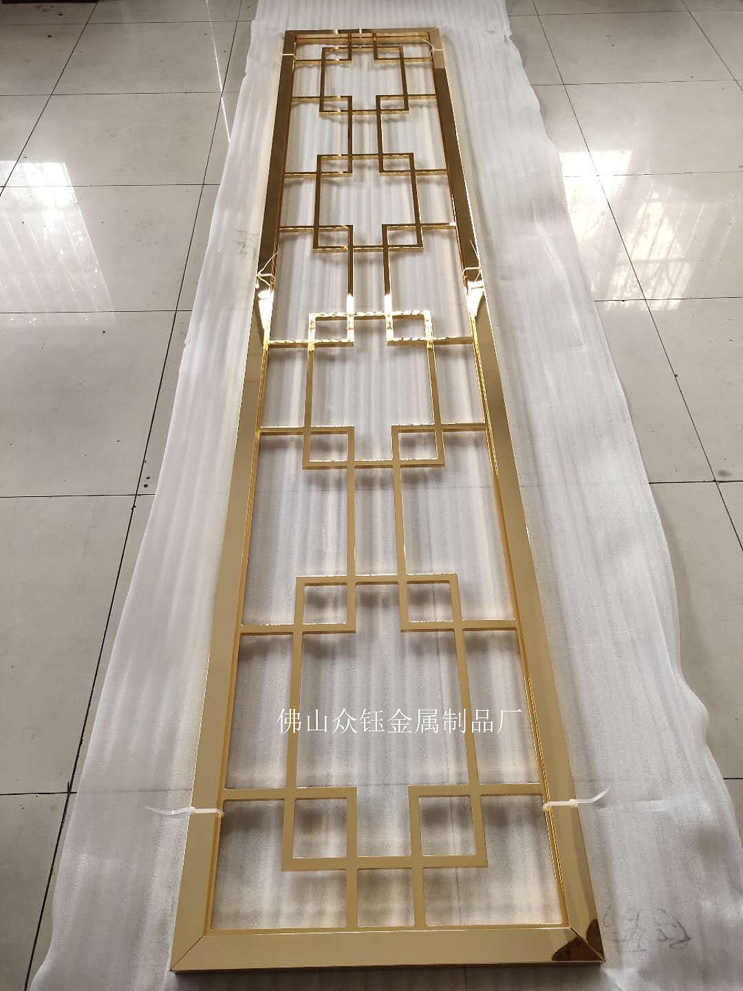 铝板雕刻欧式豪华金色镂空花格屏